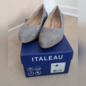Italeau - Women's Gray Suede Shoes - New In Box - Size 38EU  (7.5US)